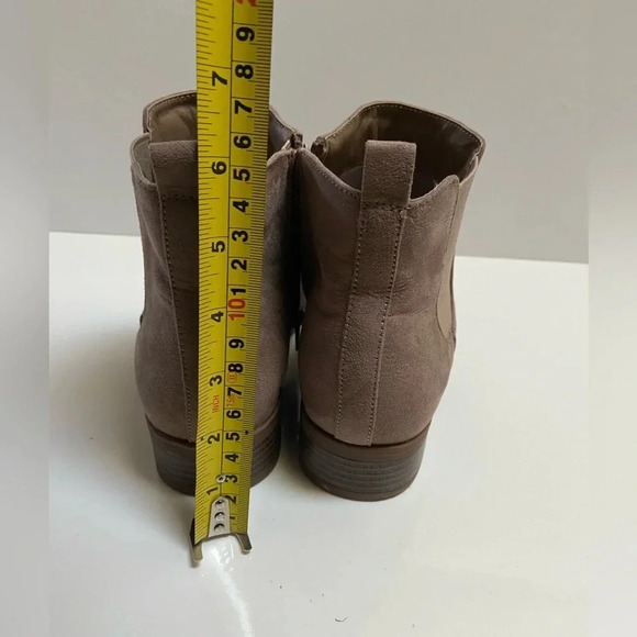 Ecco ankle  suede tan 1” heel boots sz 7WW - Picture 10 of 10